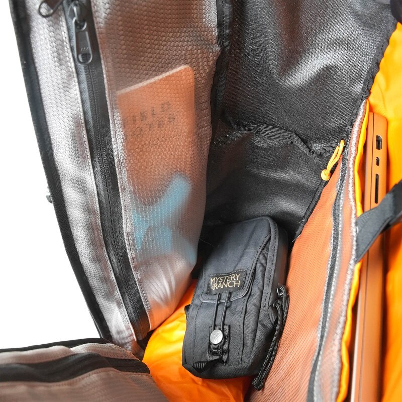 Superset 30 - Black (Detail, Inner Long Pockets)